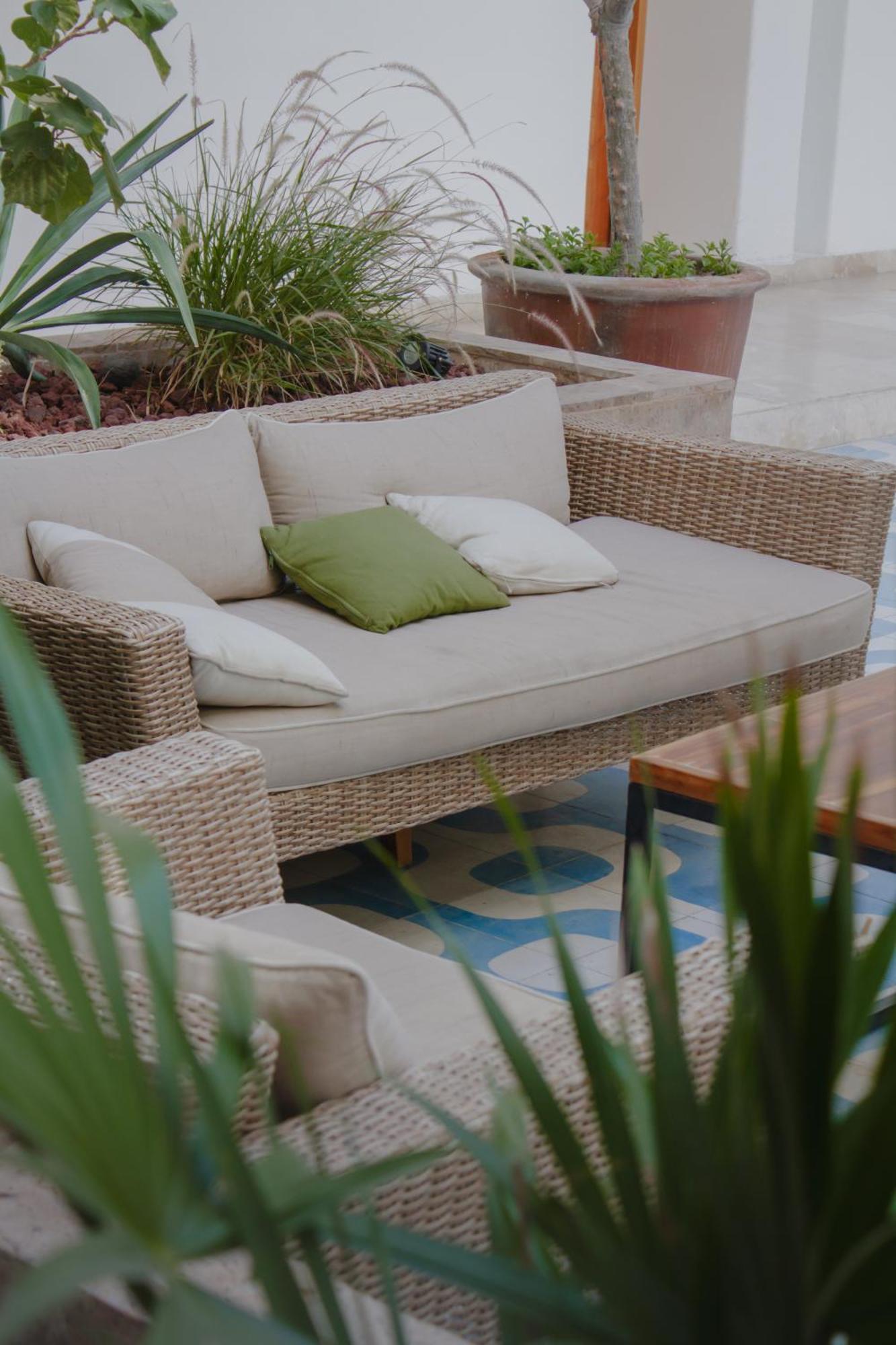 Hotel Catedral La Paz Exterior photo A rattan sofa