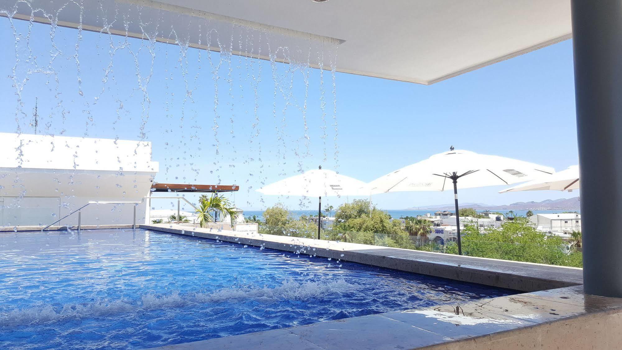 Hotel Catedral La Paz Exterior photo Rooftop pool at the Hotel